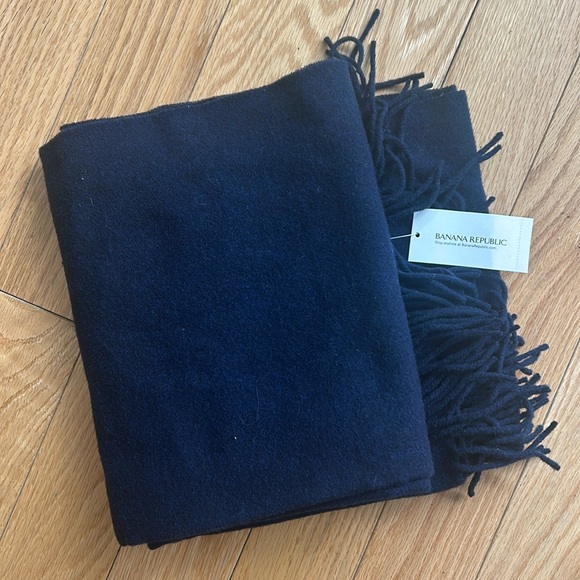 Banana Republic Navy Blue Wool Scarf - Picture 1 of 4